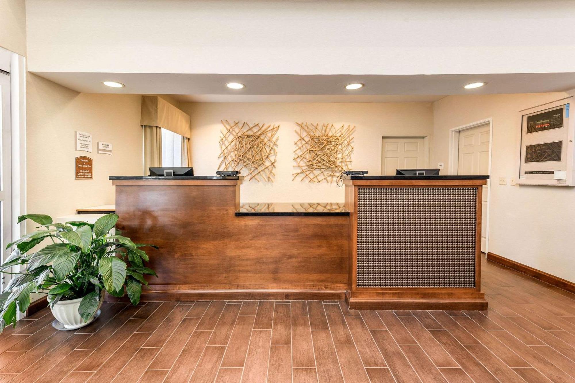 Quality Inn & Suites University Fort Collins Exterior photo